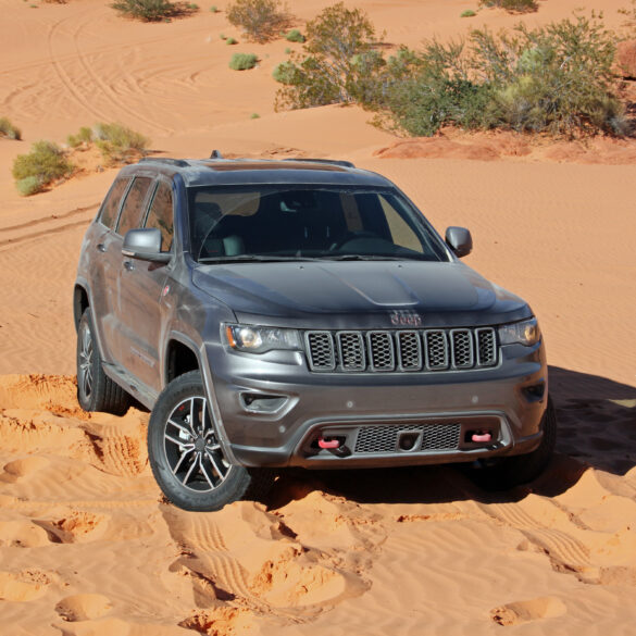 2019 Jeep Grand Cherokee wallpapers