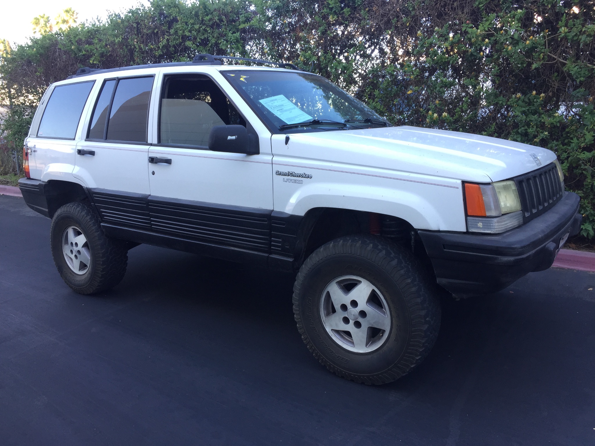 1995 White Grand Cherokee Laredo