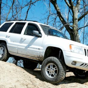 2000 Stone White Jeep Grand Cherokee