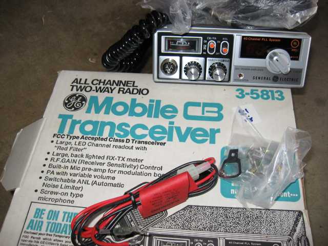 General Electric CB Radio - Jeep Wrangler (TJ)