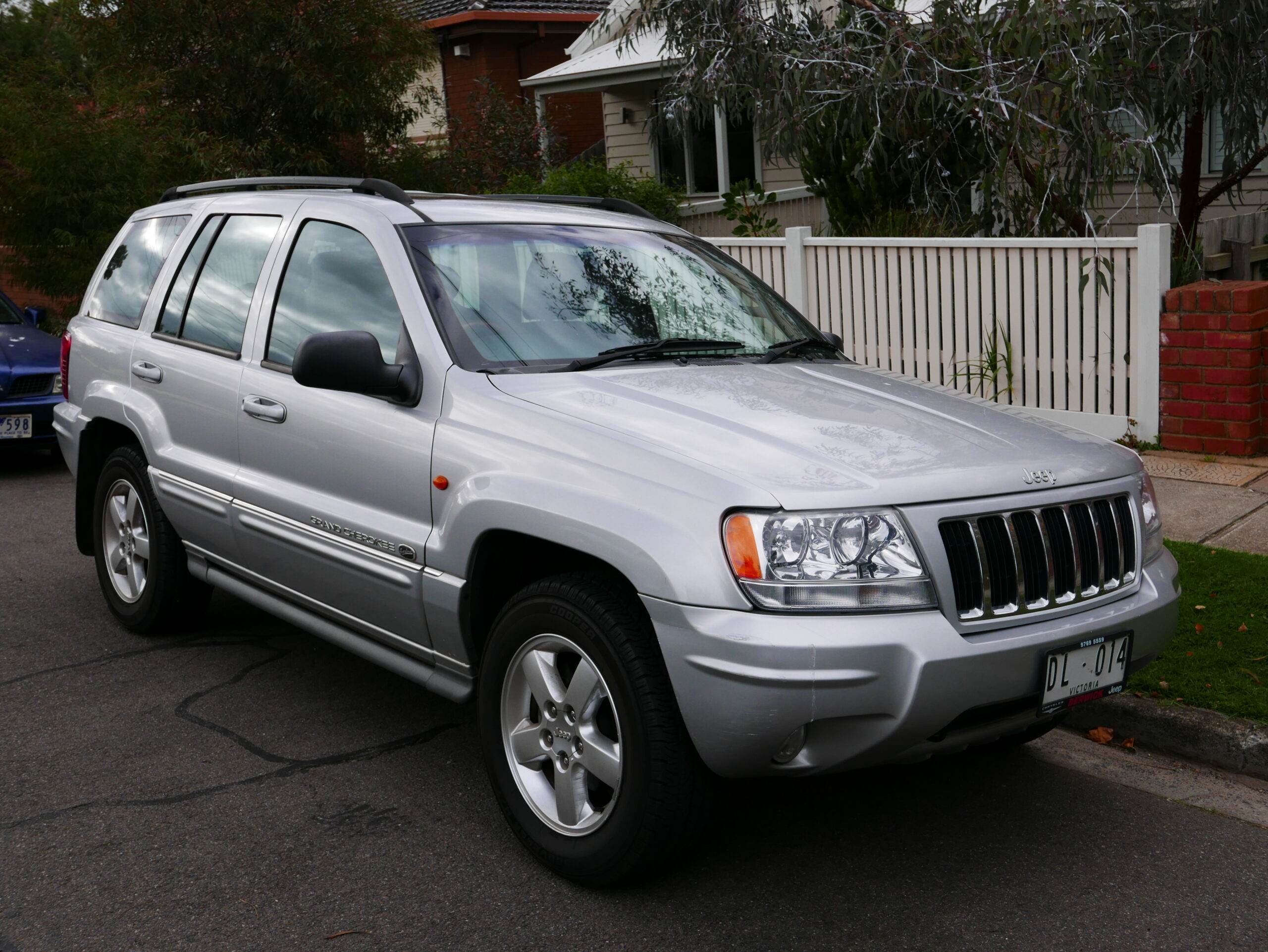 2004 jeep grand cherokee hidden compartments