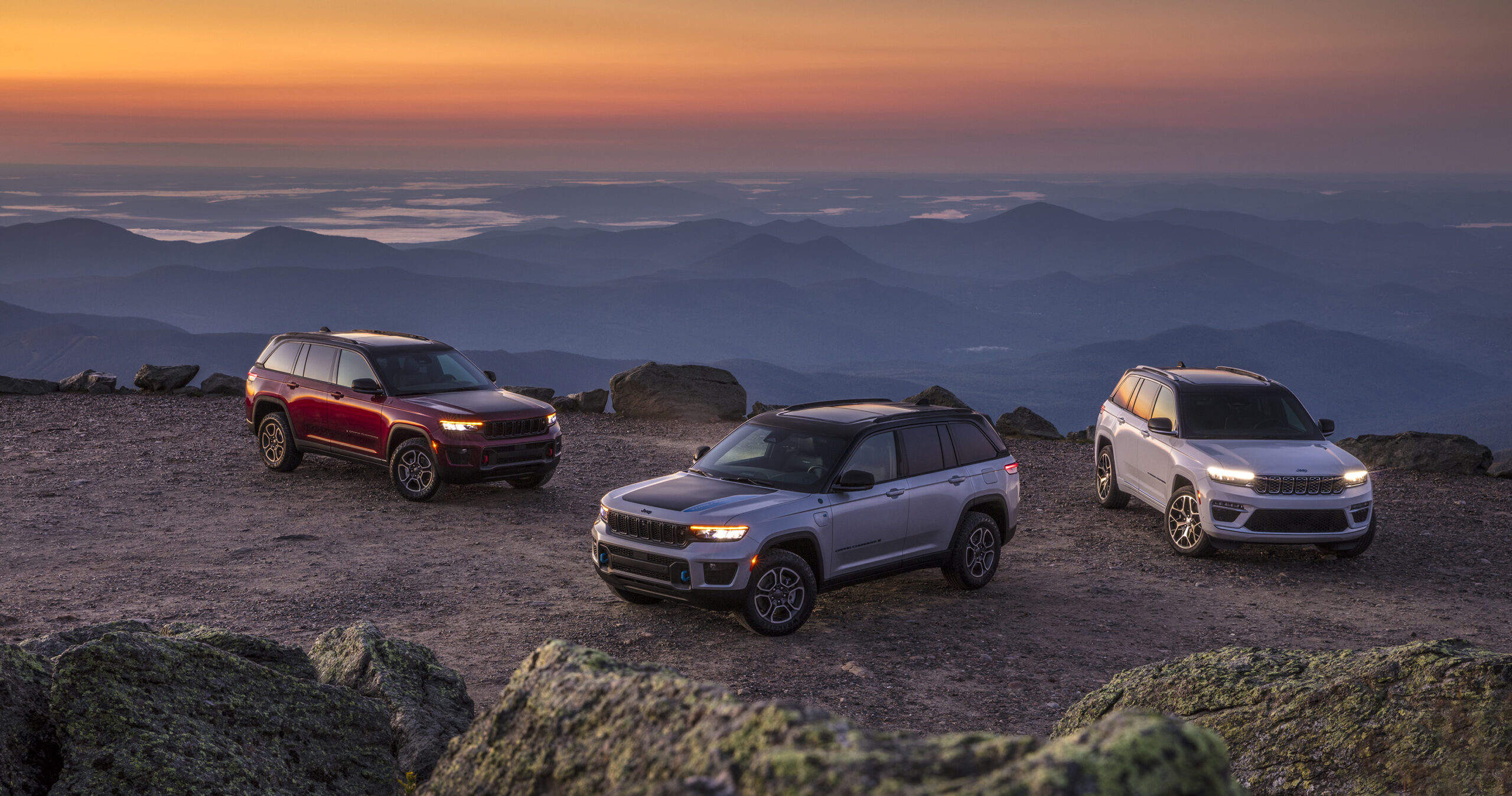 (Left to right) All-new 2022 Jeep® Grand Cherokee Trailhawk, 2022 Jeep® Grand Cherokee Trailhawk 4xe and Jeep Grand Cherokee Summit Reserve 4xe