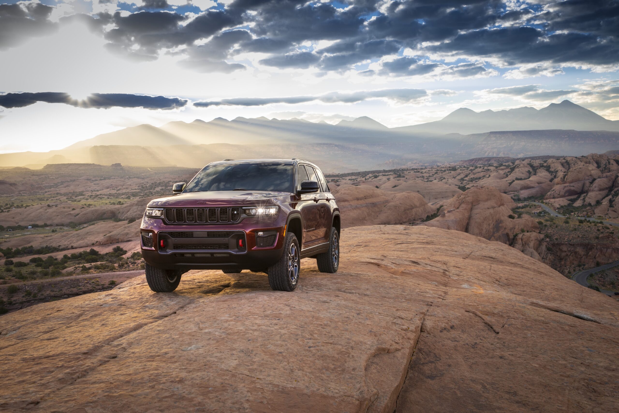 jeep grand cherokee awarded best suv to in 2022