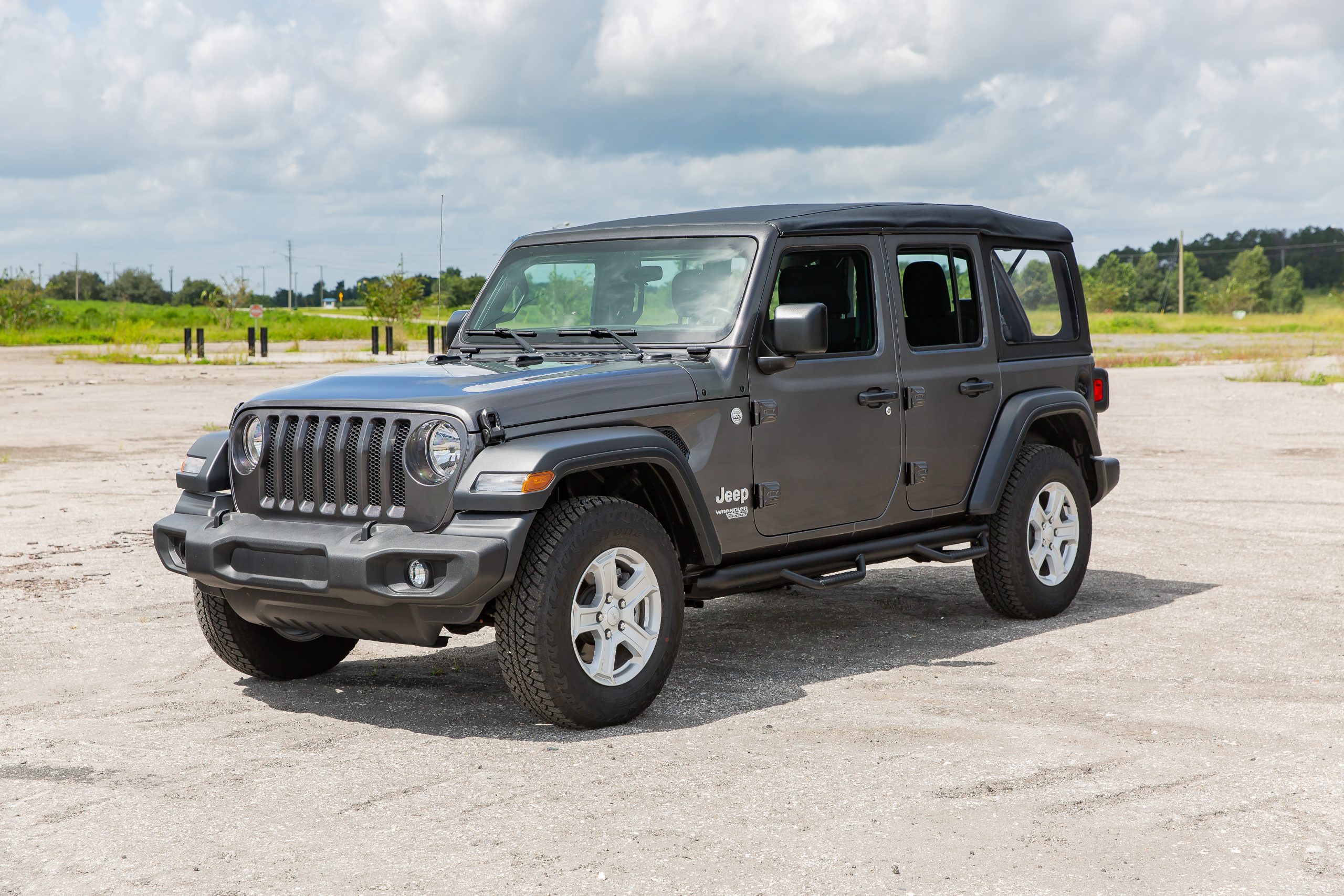 Three-quarter side view of a Jeep JL Wrangler